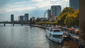 Έως και 4.700 τόνοι απορριμμάτων εισέρχονται κάθε χρόνο στον ποταμό Ρήνο