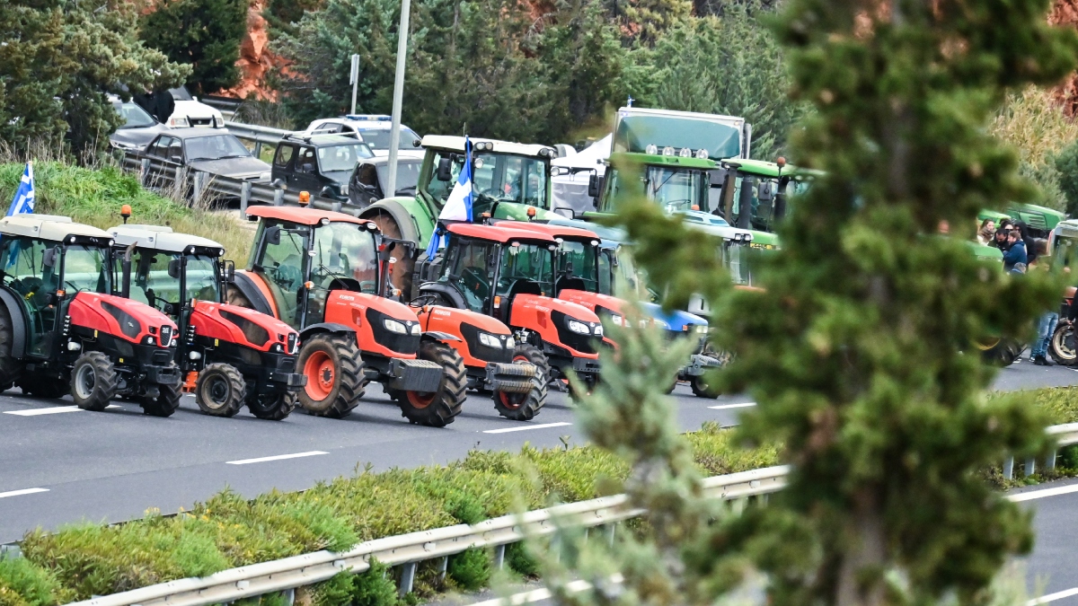 Αντίστροφη μέτρηση για το ραντεβού Μητσοτάκη με τους αγρότες – Δύο επιτροπές την Τρίτη στο Μαξίμου, οι “κόκκινες γραμμές”