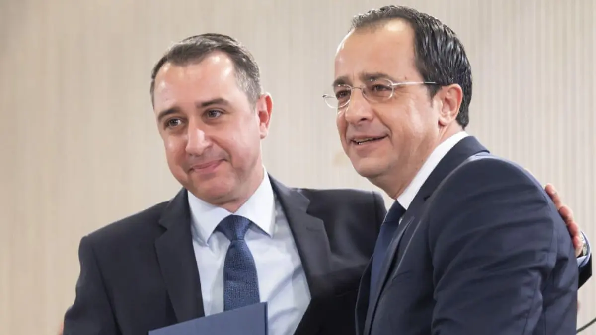 Ραγδαίες εξελίξεις στην Κύπρο: Παραιτήθηκε ο διευθυντής του γραφείου του Χριστοδουλίδη μετά το βίντεο με τις μίζες
