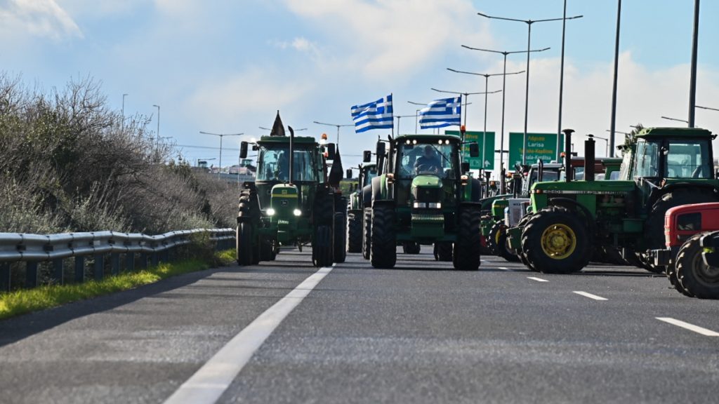 Θρίλερ με τη συνάντηση αγροτών και Μητσοτάκη, το απόγευμα οι τελικές αποφάσεις των μπλόκων – Το μήνυμα της κυβέρνησης