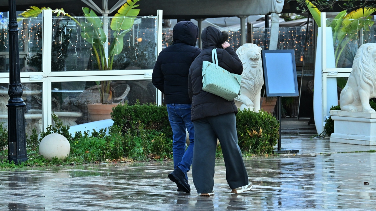 Καιρός σήμερα: Επιμένουν οι ισχυροί άνεμοι, ανεβαίνει η θερμοκρασία – Βροχές και χιόνια στην Κρήτη