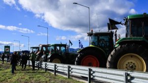 Μπαίνει μπροστά το plan B της κυβέρνησης για τα μπλόκα, “να εφαρμοστεί ο νόμος από την Αστυνομία” – Ποιοι θα συναντήσουν σήμερα τον Μητσοτάκη