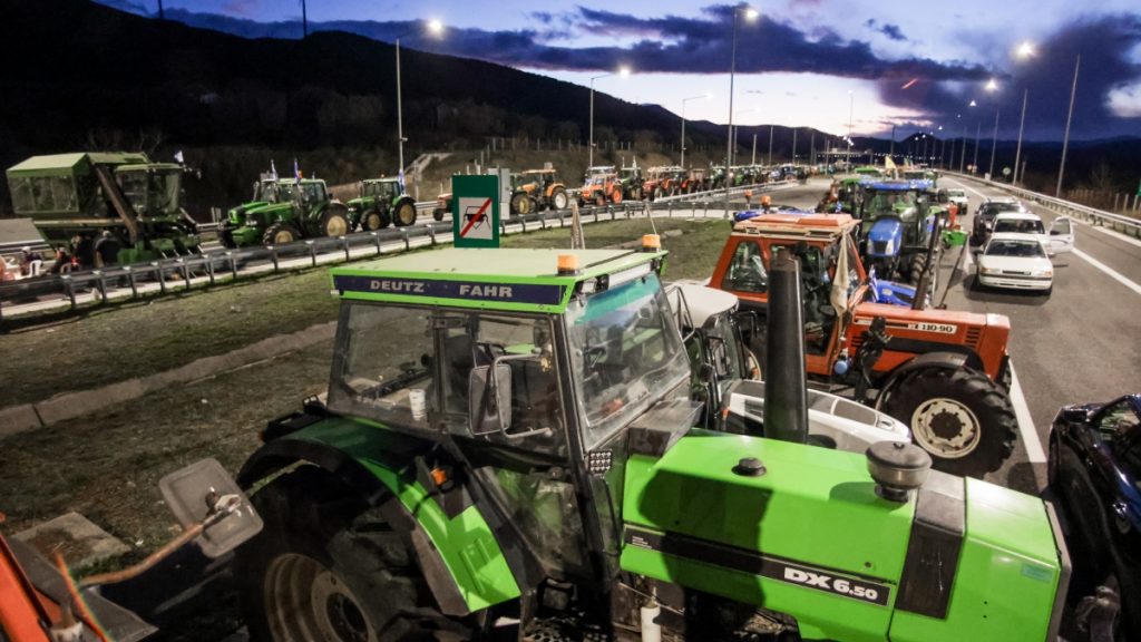 Αγρότες: Αυτοί είναι οι 25 εκπρόσωποι που θα συναντήσουν τον Μητσοτάκη στο Μαξίμου – Στις 15:00 το ραντεβού