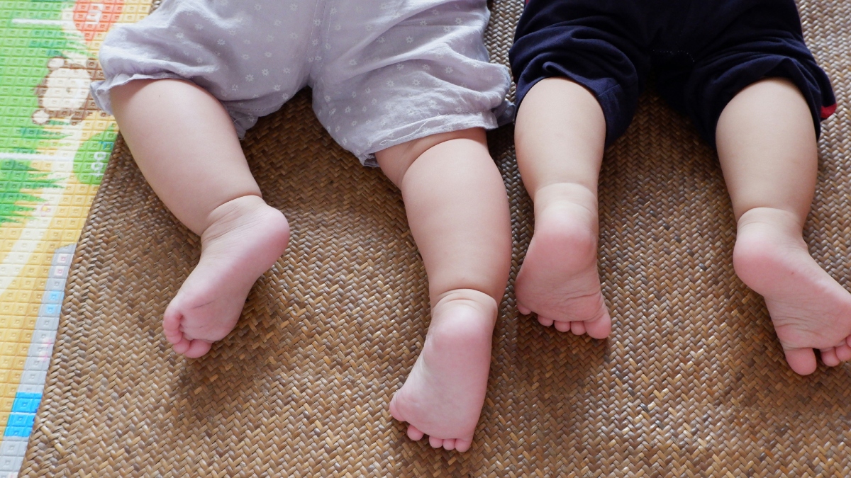 Η σιωπηλή κρίση της υπογεννητικότητας – Γιατί ο κόσμος κάνει λιγότερα παιδιά