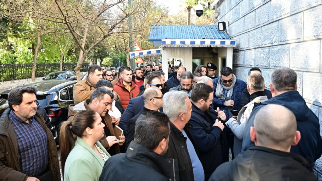 Στο Μαξίμου οι αγρότες, σε λίγη ώρα η συνάντηση με τον Μητσοτάκη – Ποιοι συμμετέχουν στην επιτροπή των 25