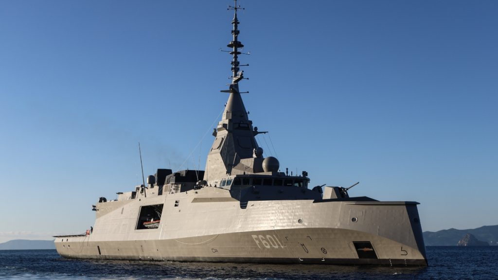 Φρεγάτα “Κίμων”: Όλα έτοιμα για τη λαμπρή τελετή υποδοχής στον ναύσταθμο Σαλαμίνας – LIVE εικόνα