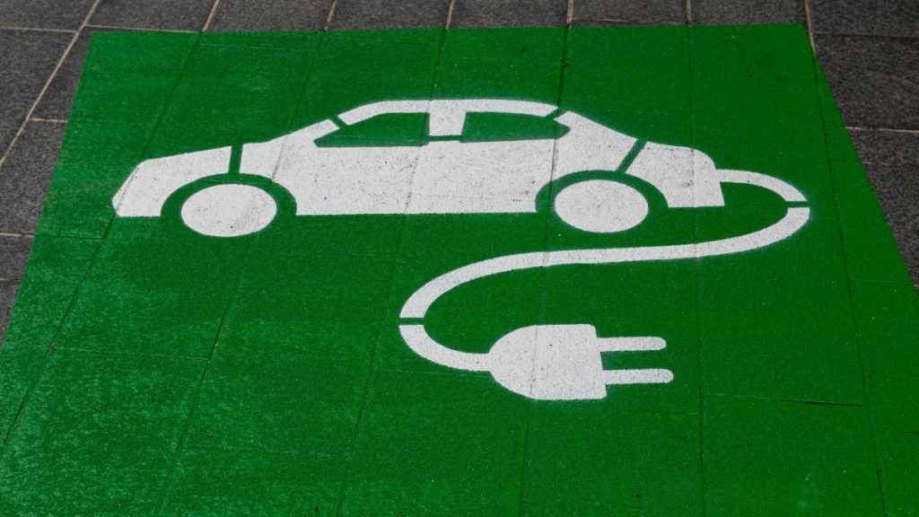 Ποιο χρώμα προτιμούν οι Βρετανοί οδηγοί που στρέφονται στα ηλεκτρικά οχήματα