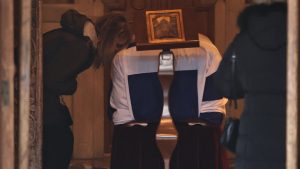 Πριγκίπισσα Ειρήνη: Σε λαϊκό προσκύνημα στο παρεκκλήσι της Μητρόπολης Αθηνών η σορός της – Με την ελληνική σημαία το φέρετρο (Εικόνες)