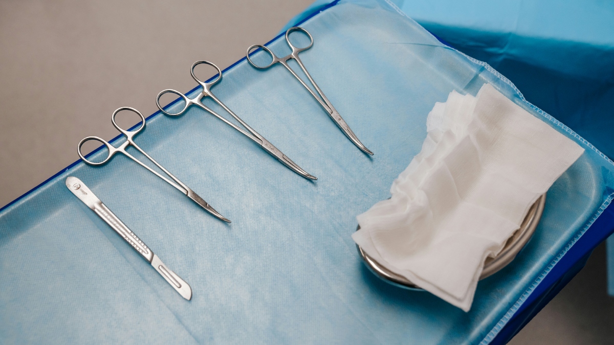 ΠΟΕΔΗΝ: Κλειστές 400 χειρουργικές αίθουσες – Πάνω από 83.000 ασθενείς παραμένουν στη λίστα αναμονής