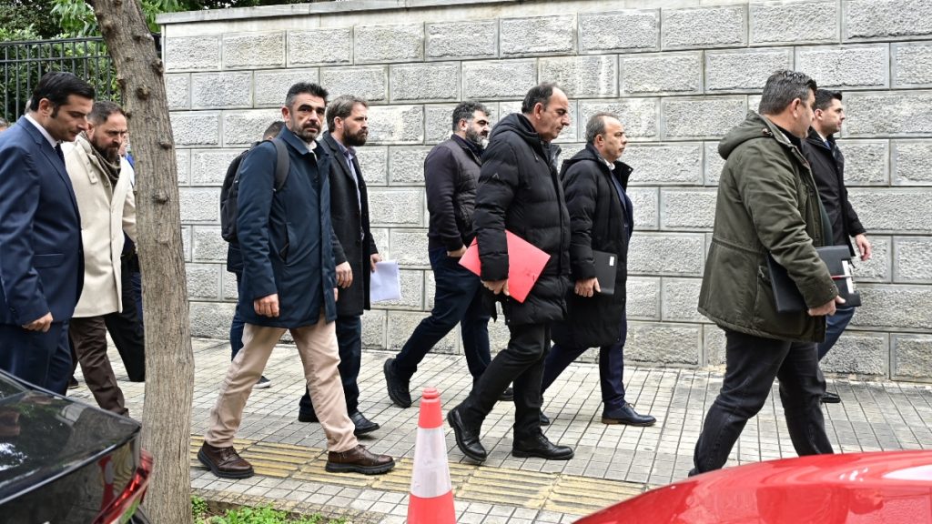 Αγρότες: Στο Μαξίμου οι εκπρόσωποι των “σκληρών” μπλόκων για τη συνάντηση με Μητσοτάκη