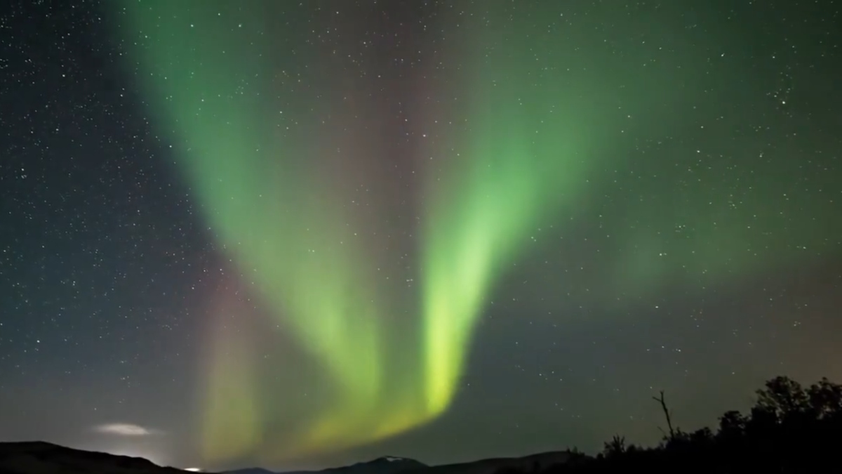 Ισχυρή ηλιακή καταιγίδα πλήττει τη Γη:  Προβλήματα σε δίκτυα ηλεκτροδότησης και δορυφόρους – Εντυπωσιακές εικόνες
