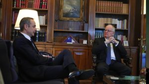 Μητσοτάκης σε Τασούλα: “Να πρυτανεύσει η λογική για να αποφύγουμε τα χειρότερα στις σχέσεις ΕΕ – ΗΠΑ”