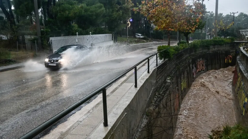 Κακοκαιρία: 112 σε Λάρισα, Φθιώτιδα, Μαγνησία, Σποράδες, Εύβοια – “Προσοχή στις μετακινήσεις σας”