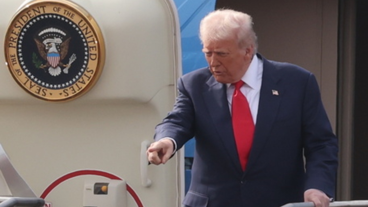 Τραμπ: Καθ’ οδόν για το Νταβός μετά την περιπέτεια στον αέρα με το Air Force One – “Θα με περιμένουν με χαρά”