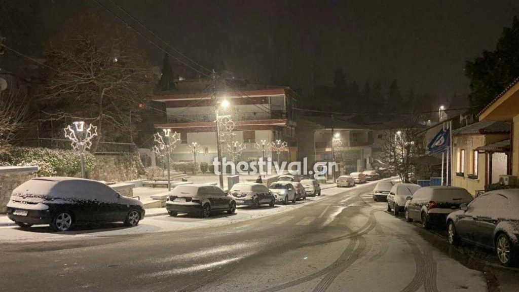 Θεσσαλονίκη: Λευκό τοπίο στον Χορτιάτη, χιονίζει και σε άλλες ορεινές περιοχές (βίντεο)