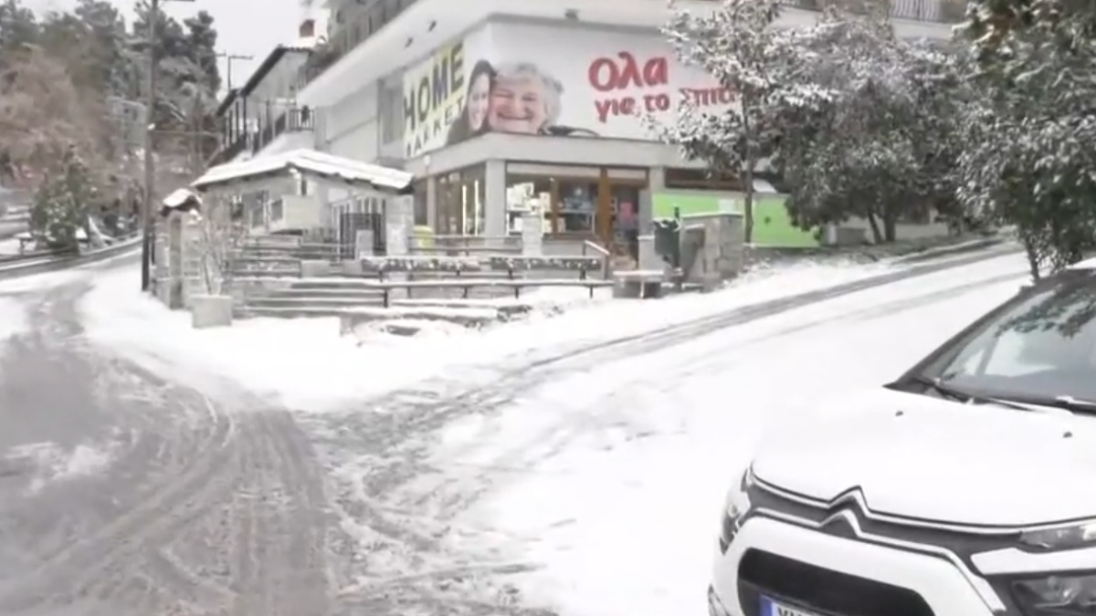 Επελαύνει η κακοκαιρία: Στα λευκά πολλές περιοχές της χώρας, πού χιονίζει τώρα – Δείτε εντυπωσιακές εικόνες