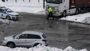 Πώς πρέπει να οδηγούμε σε άσχημες καιρικές συνθήκες – Τι να προσέξουμε στο αυτοκίνητό μας
