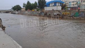 Η κακοκαιρία “χτυπά” την Αττική, “φούσκωσε” επικίνδυνα ο Ιλισσός – Δείτε φωτογραφίες