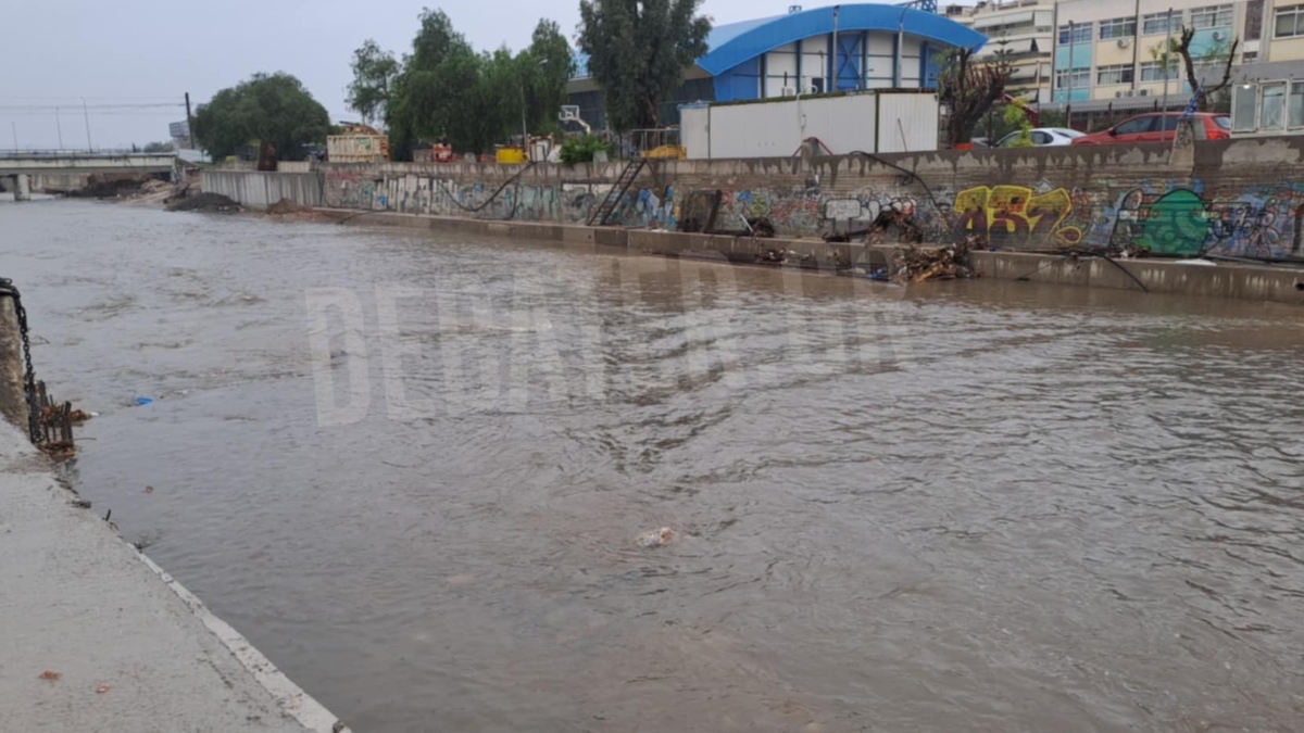 Η κακοκαιρία “χτυπά” την Αττική, “φούσκωσε” επικίνδυνα ο Ιλισσός – Δείτε φωτογραφίες