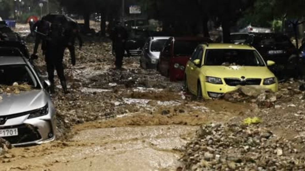 Φονική κακοκαιρία με δύο νεκρούς σε Γλυφάδα και Άστρος – Μετρά τις πληγές της η Αττική, δρόμοι “ποτάμια” και εικόνες καταστροφής (βίντεο)
