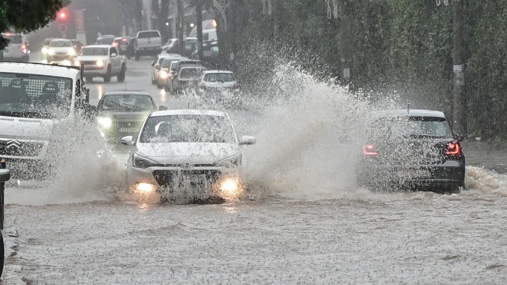 Επιμένει η κακοκαιρία με καταιγίδες και ισχυρούς ανέμους, ποιες περιοχές θα πλήξει σήμερα – Στο επίκεντρο και η Αττική