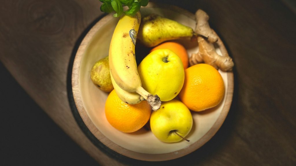 Τα φρούτα του χειμώνα που θωρακίζουν την υγεία μας – Τι να επιλέξετε και τις μας προσφέρουν