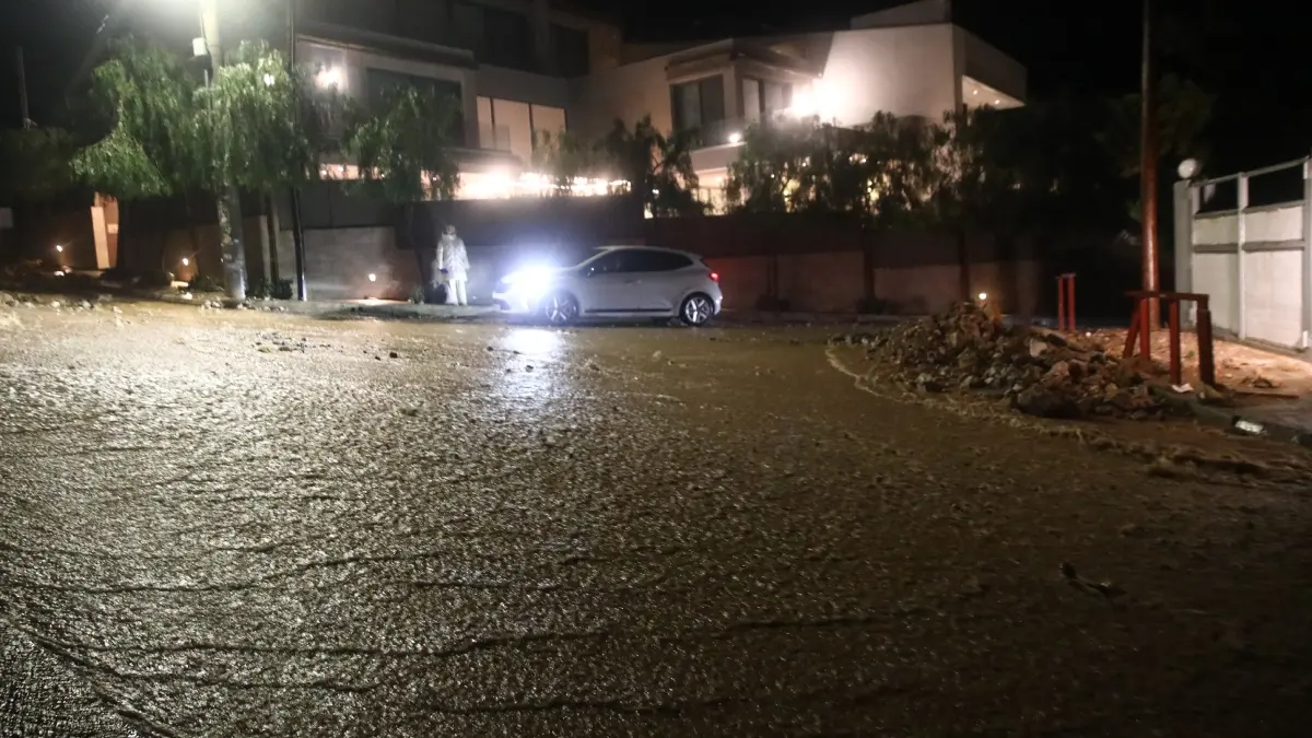 Καλλιάνος για Άνω Γλυφάδα: “Μυρίζει πόλεμο, 40 χρόνια δεν έχει ξανασυμβεί κάτι αντίστοιχο” – Οι φωτογραφίες που ανέβασε