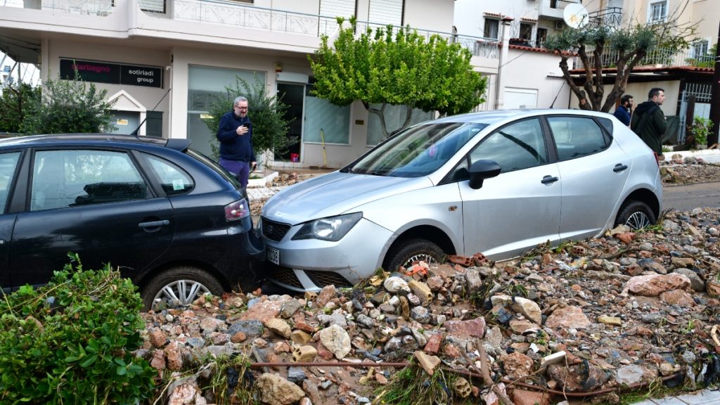 Έως 6.000 ευρώ οι αποζημιώσεις για τους πληγέντες της κακοκαιρίας – Βήμα-βήμα η διαδικασία