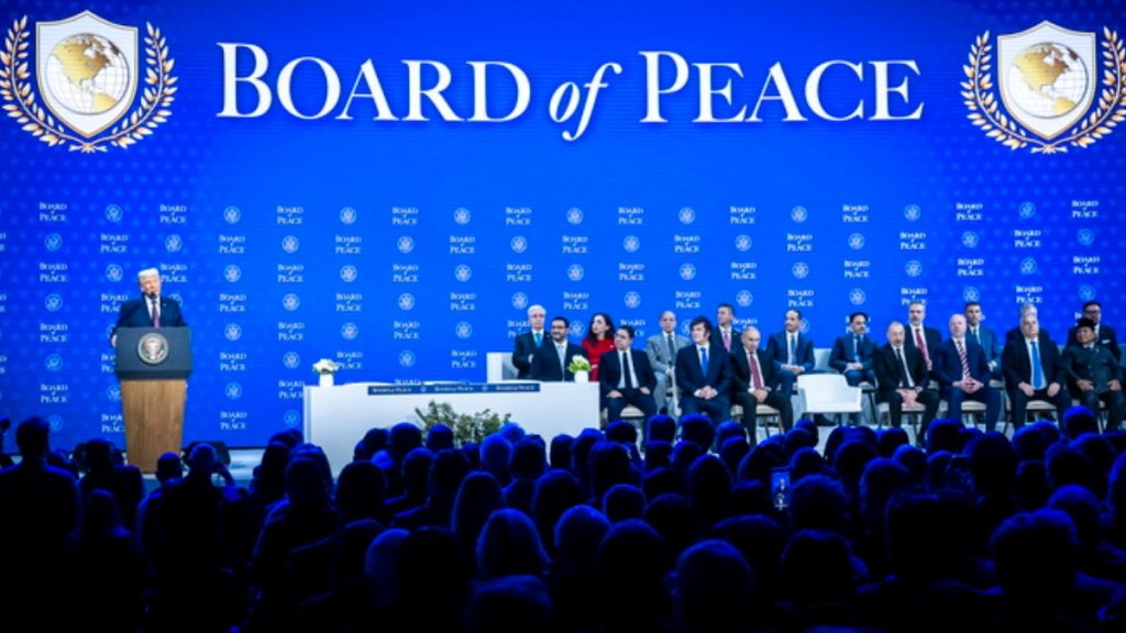 Τραμπ: Παίρνει την πρόσκληση του Κάρνεϊ για το “Συμβούλιο Ειρήνης” πίσω