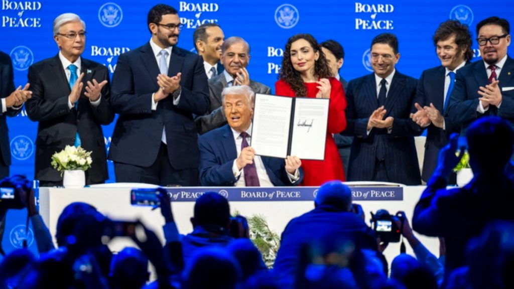 Τραμπ: Παρουσίασε στο Νταβός το “Συμβούλιο Ειρήνης” του, “όλοι θέλουν να συμμετέχουν” – Μόνο 2 χώρες της ΕΕ στα μέλη, ποιοι άλλοι υπέγραψαν (βίντεο)