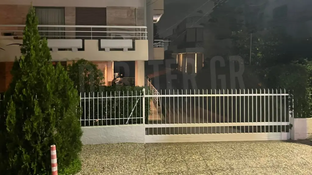 Πατροκτονία στη Γλυφάδα: Το χρονικό ενός προαναγγελθέντος εγκλήματος και τα “καμπανάκια” που αγνοήθηκαν