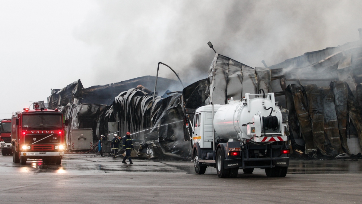 «Βιολάντα»: Σταματούν προσωρινά οι έρευνες στο εργοστάσιο υπό τον κίνδυνο νέας ανάφλεξης – Σε δύο άξονες η έρευνα για το προπάνιο