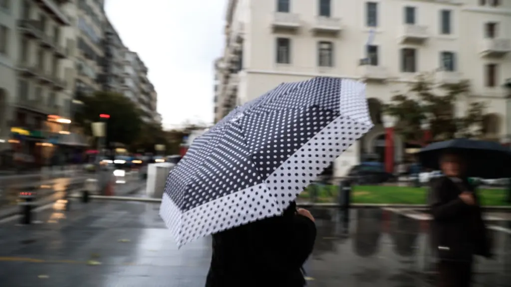 Άστατος ο καιρός αύριο με καταιγίδες και έντονες βροχές