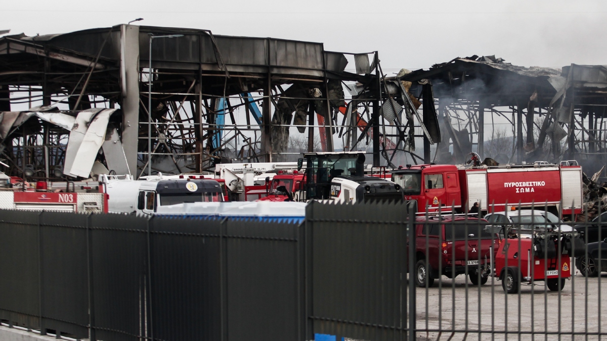 Έκρηξη στη “Βιολάντα”: Οι αντικρουόμενες μαρτυρίες για την οσμή αερίου στο εργοστάσιο και η φωτογραφία από το σημείο της διαρροής