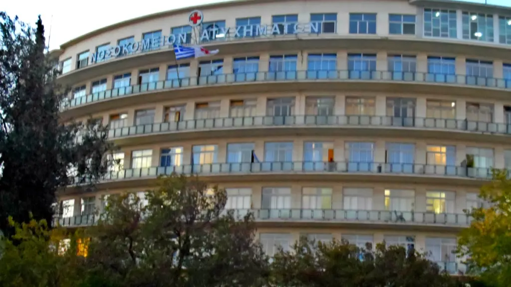 Κάτω Πατήσια: Με πολλαπλά κατάγματα στο ΚΑΤ ο 16χρονος που έπεσε θύμα ληστείας από κουκουλοφόρους