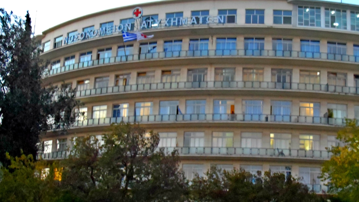 Κάτω Πατήσια: Με πολλαπλά κατάγματα στο ΚΑΤ ο 16χρονος που έπεσε θύμα ληστείας από κουκουλοφόρους