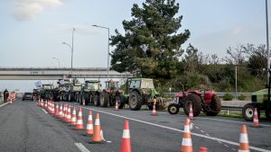 Αγρότες: Αποκαλυπτήρια σήμερα για το πακέτο μέτρων της κυβέρνησης, τι προβλέπει – Πρόστιμα αν συνεχίσουν τα μπλόκα