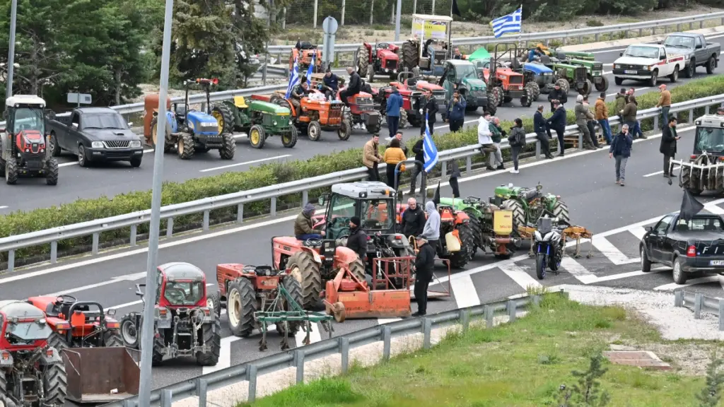 Αγρότες: Ετοιμάζουν συλλαλητήριο στη Λάρισα και αποχωρούν από τα μπλόκα την Παρασκευή – Τι αποφασίστηκε σε Μάλγαρα και Κάστρο Βοιωτίας