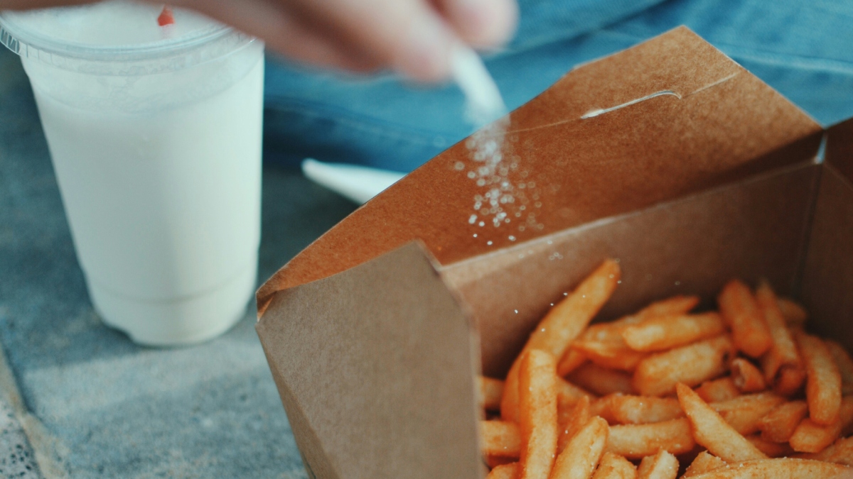 Πόσο αλάτι πρέπει να τρώμε και τι πρέπει να προσέχουμε