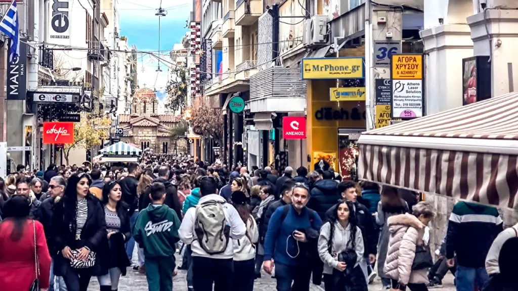 Ποιοι εργαζόμενοι βλέπουν από σήμερα αυξήσεις στους μισθούς, πόσα κερδίζουν – Αναλυτικά παραδείγματα