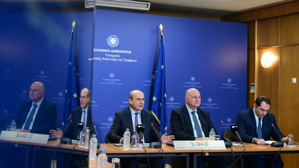 LIVE η εξειδίκευση των μέτρων στήριξης για τους αγρότες – “4 αιτήματα είναι υπό επεξεργασία, 7 είναι εκτός δημοσιονομικού πλαισίου”