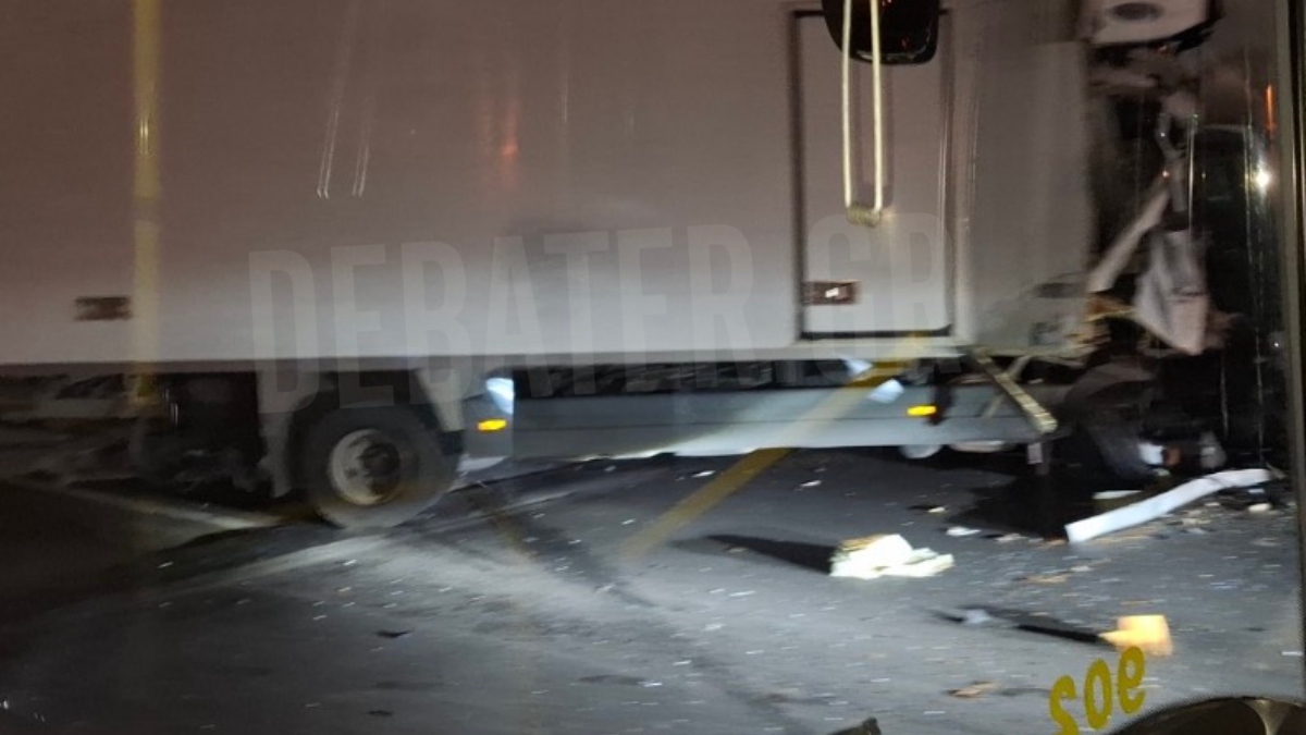 Τροχαίο στον Κηφισό: Νεκρός ο ένας οδηγός από τη σύγκρουση φορτηγών (Εικόνες)