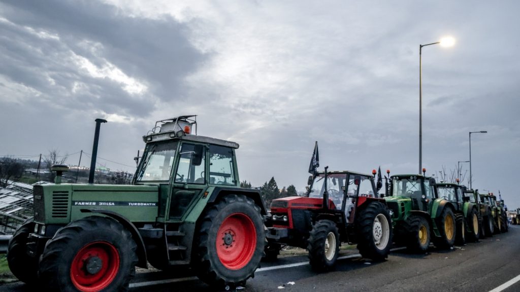 Ανένδοτοι οι αγρότες: Απορρίπτουν τα νέα μέτρα και “κόβουν” τη χώρα στα δύο – Σε 3 φάσεις το σχέδιο της ΕΛΑΣ