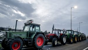 Ανένδοτοι οι αγρότες: Απορρίπτουν τα νέα μέτρα και “κόβουν” τη χώρα στα δύο – Σε 3 φάσεις το σχέδιο της ΕΛΑΣ