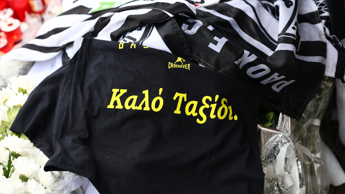 Από τη συγκινητική τελετή στην Τούμπα στην τελευταία πράξη του δράματος – Σήμερα οι πρώτες κηδείες των “7” του ΠΑΟΚ