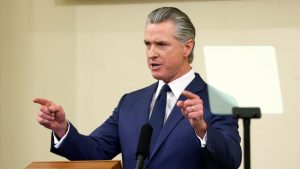 Κυβερνήτης Καλιφόρνιας κατά Ευρωπαίων: «Αξιοθρήνητη η στάση τους απέναντι στον Τραμπ»