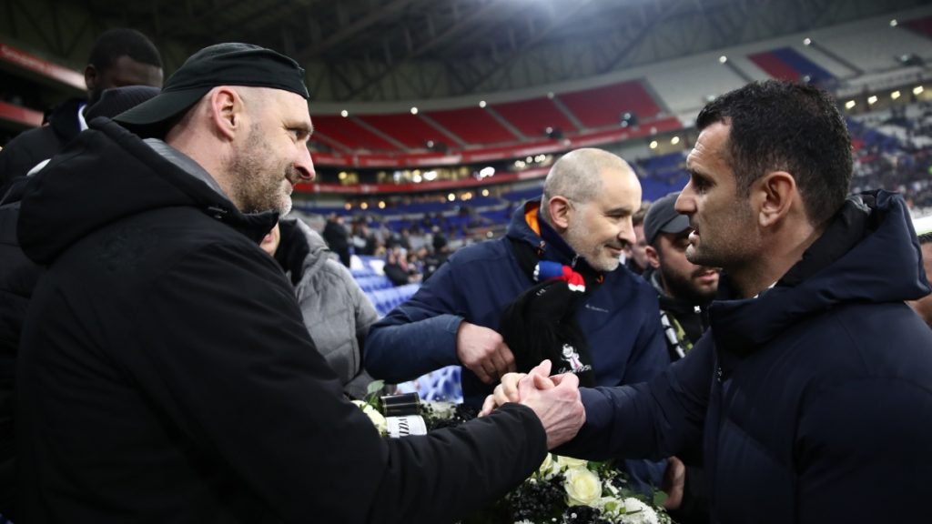 Λιόν – ΠΑΟΚ: Συγκινητικές στιγμές στην Groupama Arena για τα επτά θύματα της τραγωδίας στη Ρουμανία