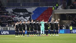 Λιόν – ΠΑΟΚ: Συγκινητικές στιγμές στην Groupama Arena για τα επτά θύματα της τραγωδίας στη Ρουμανία