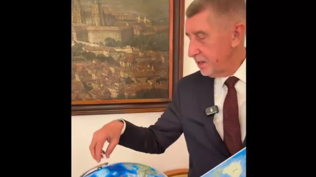 Τσεχία: Αγόρασε υδρόγειο για να δει που βρίσκεται η Γροιλανδία – H viral κίνηση του πρωθυπουργού