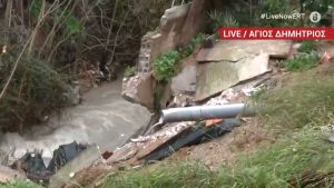 Κακοκαιρία: Εκκενώθηκαν σπίτια στον Άγιο Δημήτριο – Βρίσκονται μία ανάσα από το ρέμα της Πικροδάφνης (βίντεο)